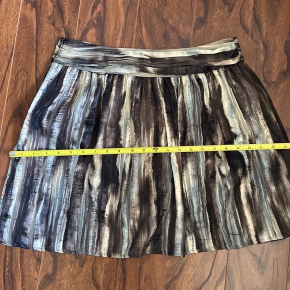 🆕 H&M skirt in size 10 - Picture 6 of 9
